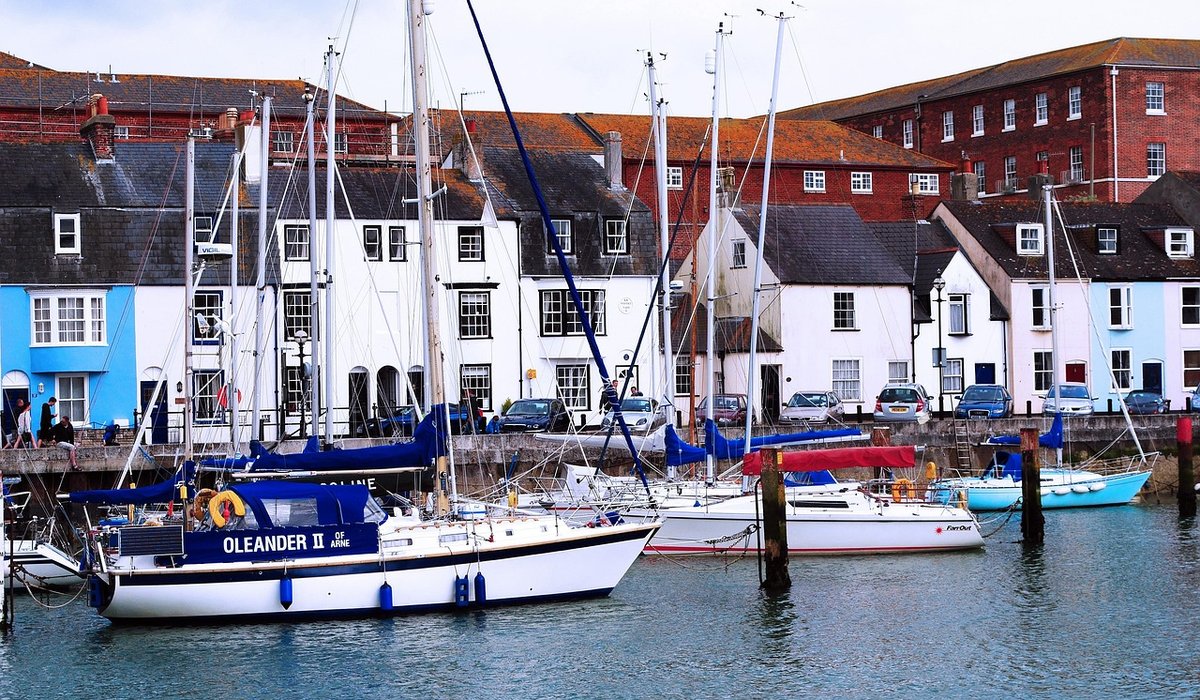 How to Approach an Unfamiliar Harbour Safely